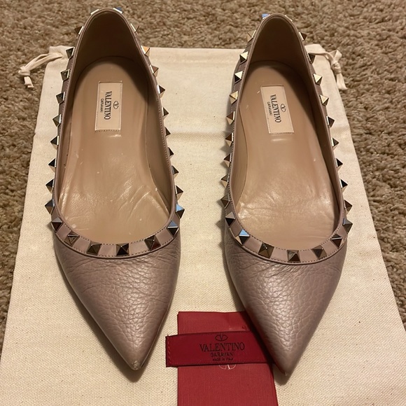 Valentino Garavani Shoes - Valentino - Rockstud flats. Size 37.5